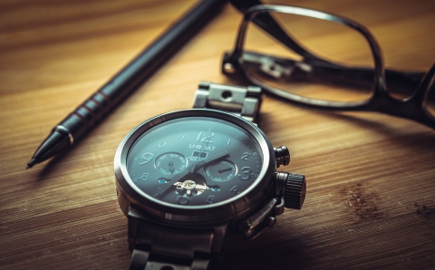 bureau stylo lunettes montre Thumbnail